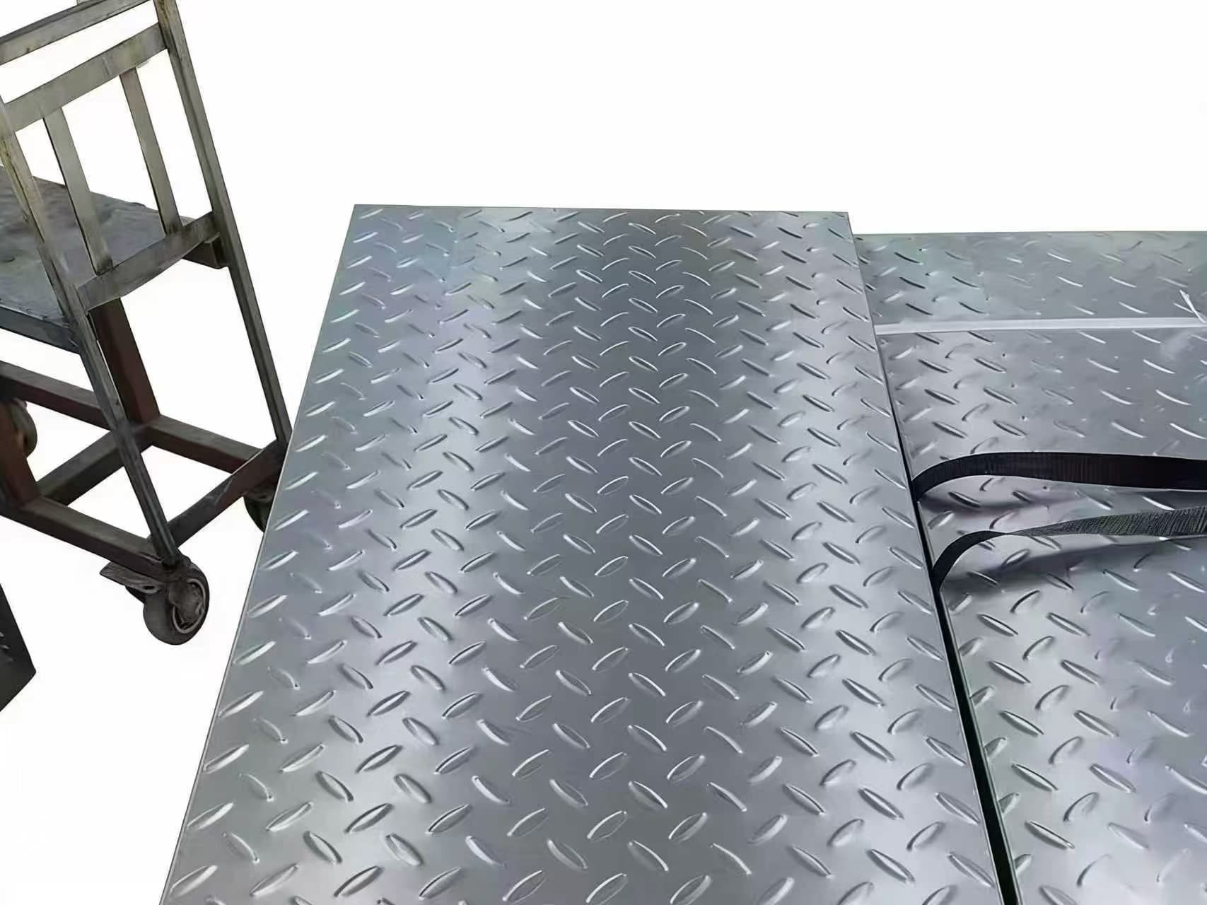 Placa de acero inoxidable estriada para montaje en paneles solares